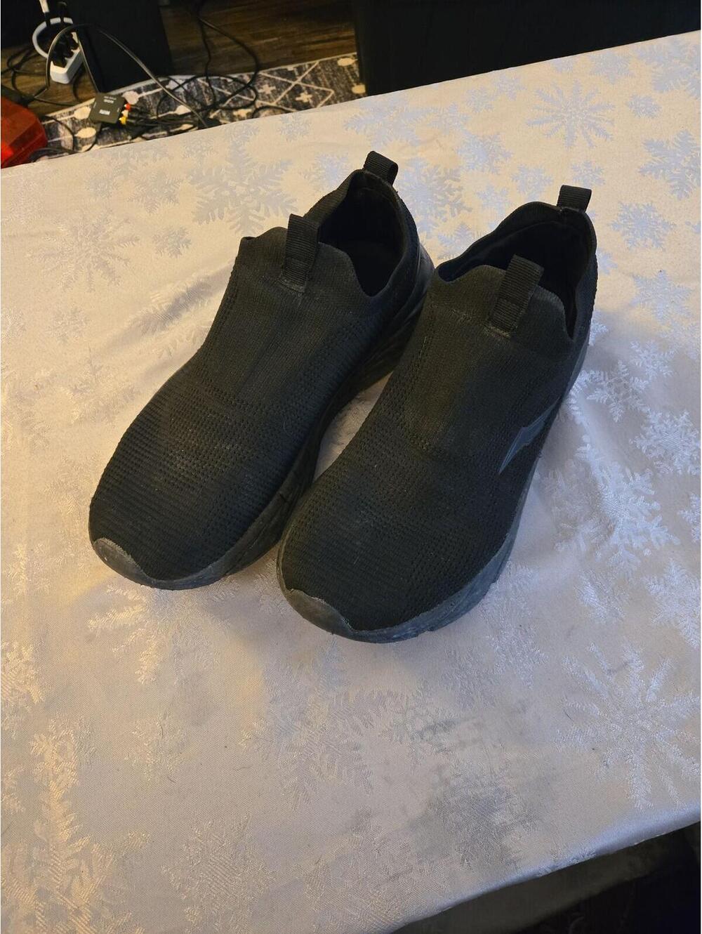 Avia Women's Black Slip-on Mesh Sneakers Size 8